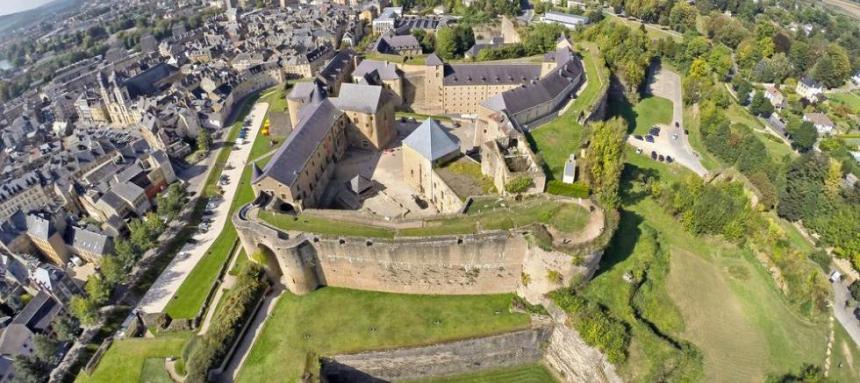 shutterstock_219288226_sergey_dzyuba_blick_von_oben_auf_die_festung_von_sedan